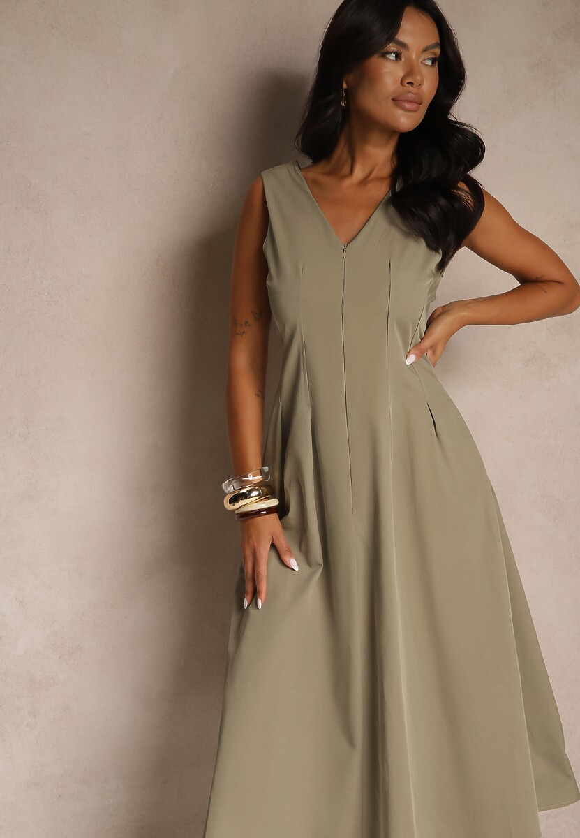 Jasnozielona Rozkloszowana Sukienka z Dekoltem w Kształcie Litery V Agilia