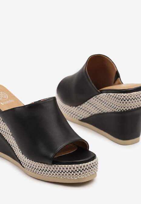 Czarne Klapki na Plecionym Koturnie Virmio