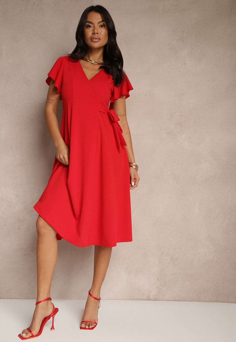 Czerwona Kopertowa Sukienka z Rozkloszowanym Dołem i Ozdobnym Wiązaniem Dannola