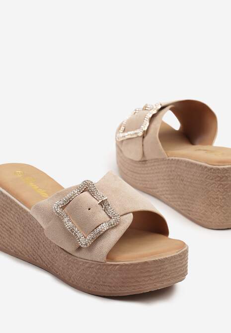 Beżowe Klapki na Koturnie Ozdobione Klamrą z Cyrkoniami Cleasta