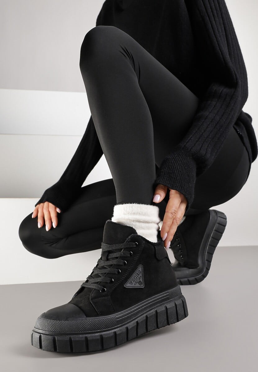 Czarne Botki Vices Typu Trapery na Platformie z Tłoczeniem i Aplikacją Gioselda