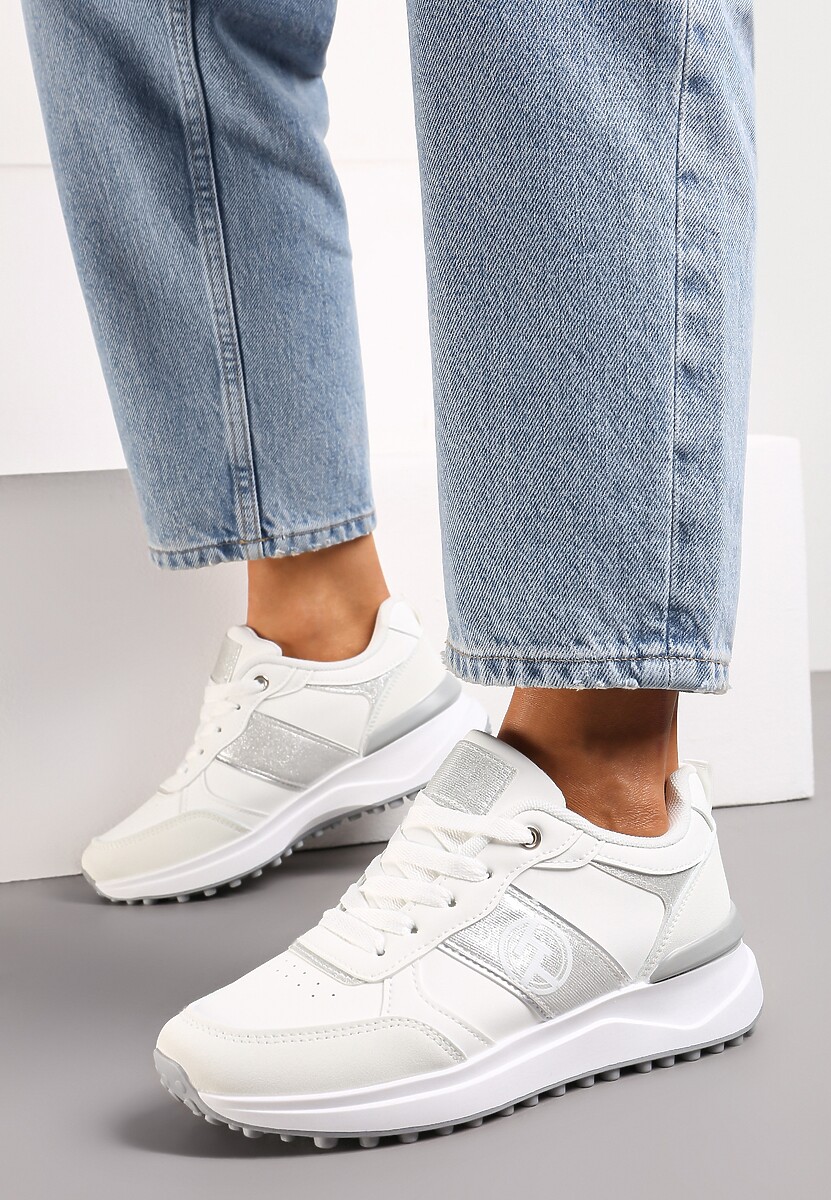 Białe Sneakersy o Klasycznym Fasonie z Ozdobnymi Wstawkami Wrentia