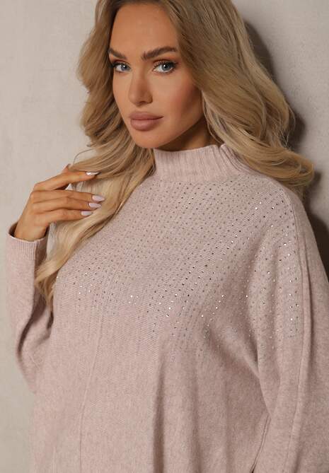 Ciemnobeżowy Golf o Kroju Oversize z Eleganckim Cyrkoniowym Zdobieniem przy Dekolcie Melirra