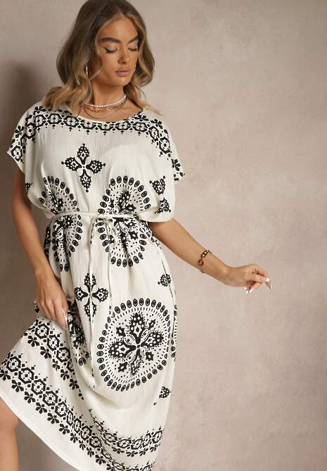 Biała Pudełkowa Sukienka z Wiskozy Zdobiona Wiązaniem i Etnicznym Printem Mirasella