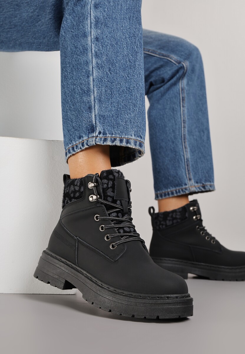 Czarne Trapery ze Wstawkami we Wzór Vetiara