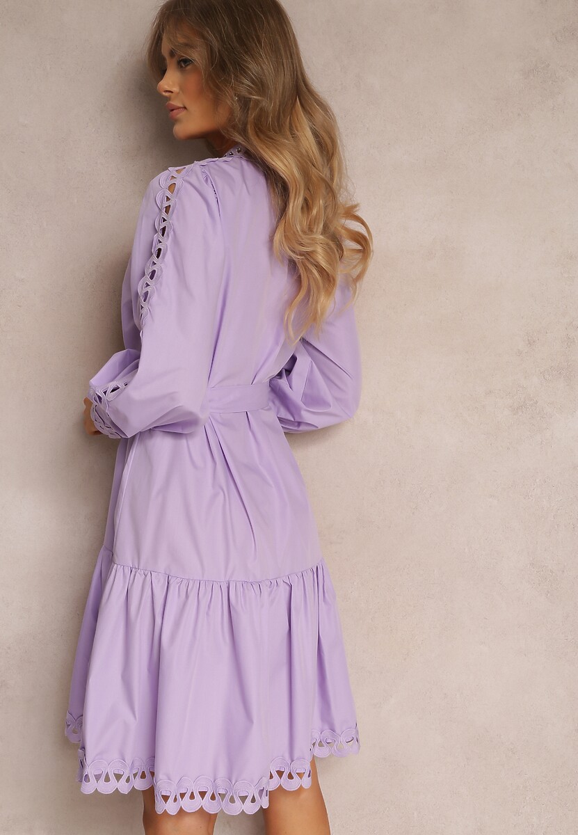 Jasnofioletowa Sukienka Midi z Ażurowymi Wstawkami i Wiązanym Paskiem Hudo