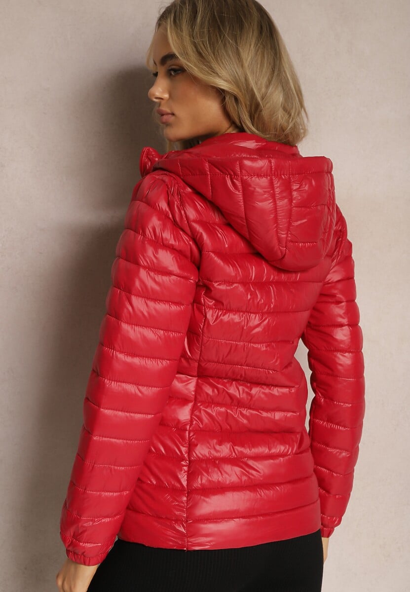 Czerwona Pikowana Kurtka z Odpinanym Kapturem Telianna