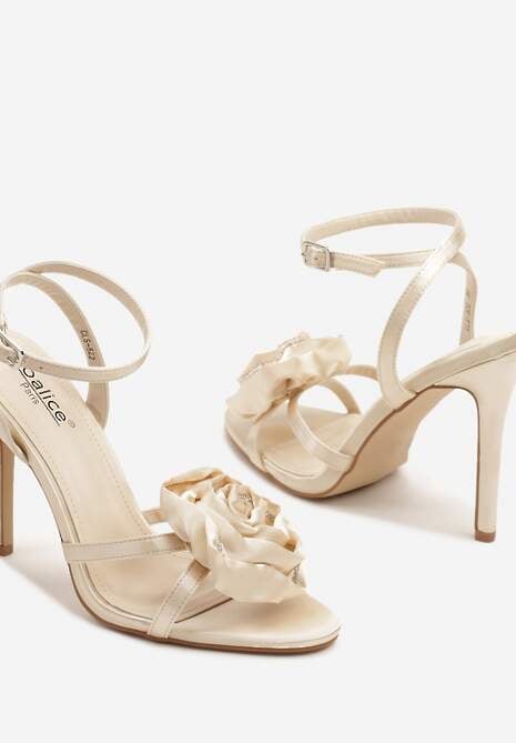 Beżowe Sandały z Aplikacją w Kształcie Kwiatka z Cyrkoniami na Szpilce Zianelle