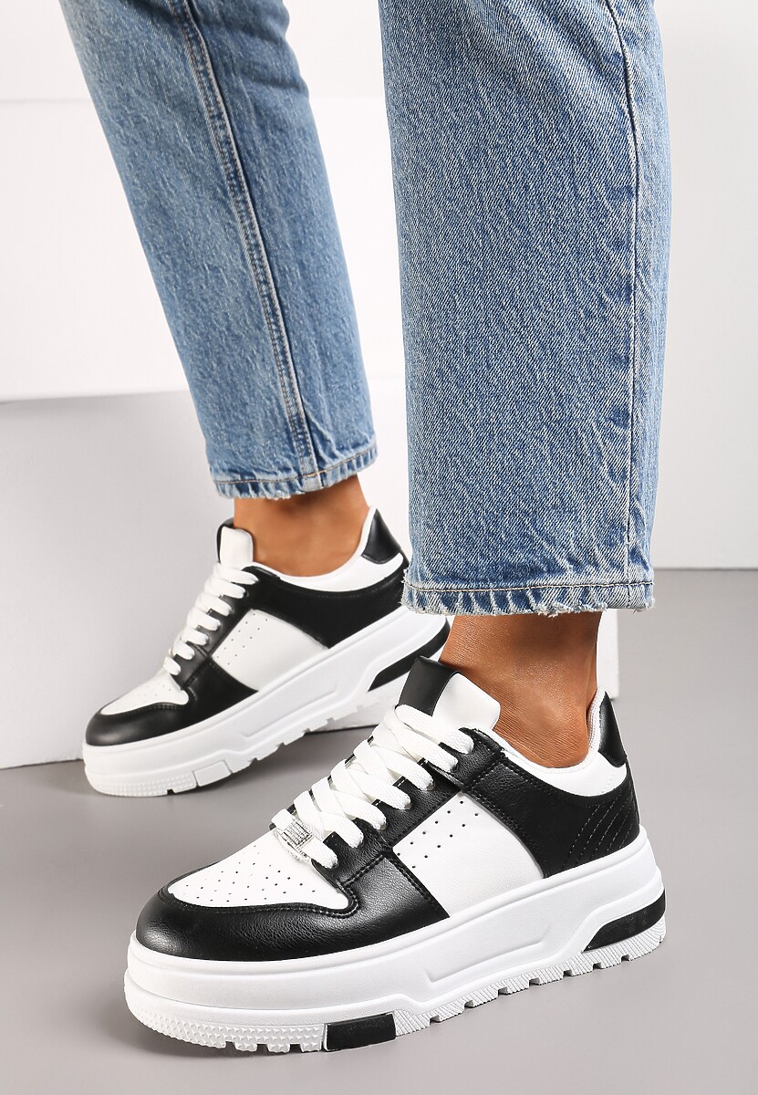 Biało-Czarne Sneakersy z Ekoskóry na Grubej Podeszwie z Ozdobnymi Wstawkami Sarnei