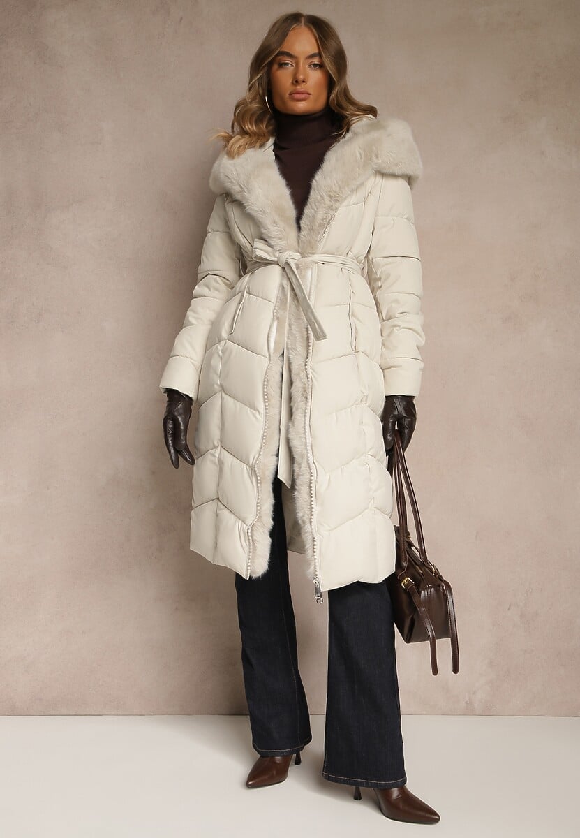 Biała Kurtka z Pikowanymi Przeszyciami Futerkiem i Paskiem Serapella