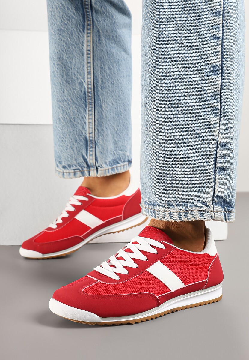 Czerwone Sneakersy Ozdobione Paskiem Cleova