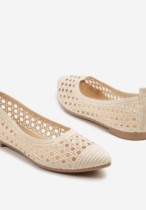 Beżowe Balerinki Ozdobione Ażurowym Wzorem Ulimariela