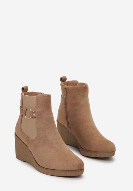 Ciemnobeżowe Botki na Koturnie z Ozdobnym Paskiem Depetrissa