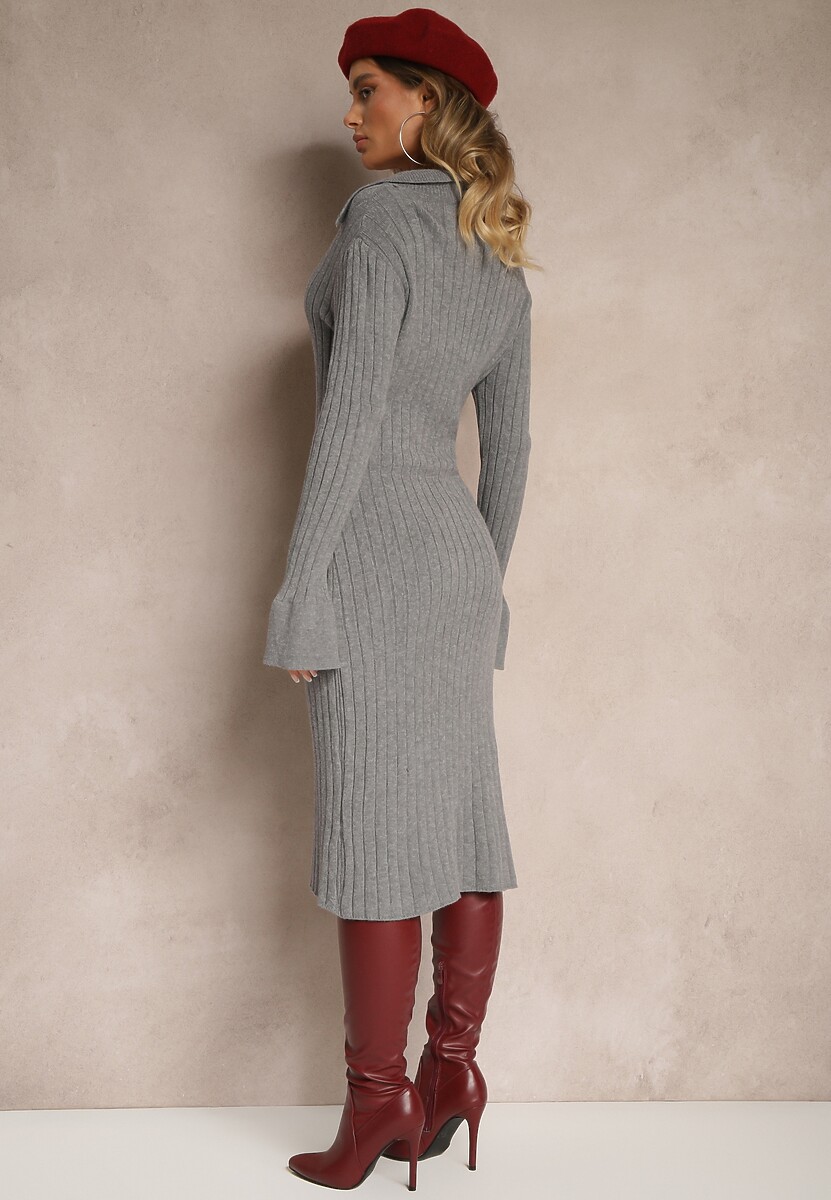 Szara Dopasowana Sukienka z Prążkowanej Dzianiny z Wiskozą z Kołnierzykiem Salivira