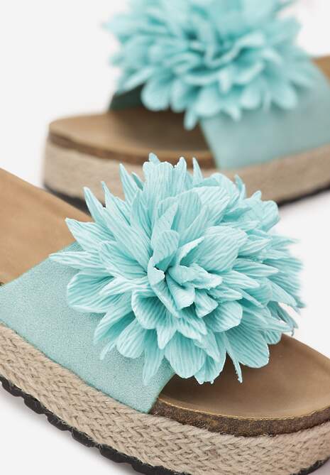 Zielone Klapki Ozdobione Kwiatem na Pasku i Plecionką na Podeszwie Amenya