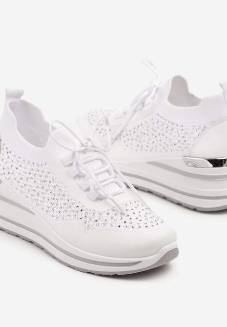 Białe Sneakersy na Koturnie Ozdobione Metaliczną Aplikacją i Cyrkoniami Fasilna
