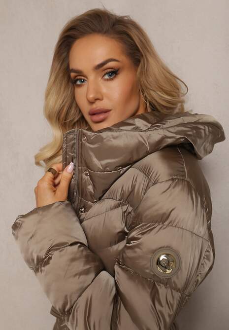 Ciemnobeżowa Kurtka z Klasycznym Pikowaniem i Wiązanym Paskiem Aldomisia