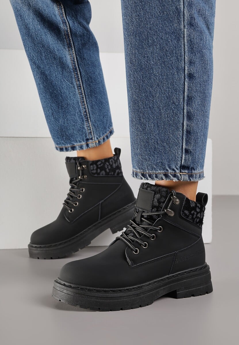 Czarne Trapery ze Wstawkami we Wzór Vetiara