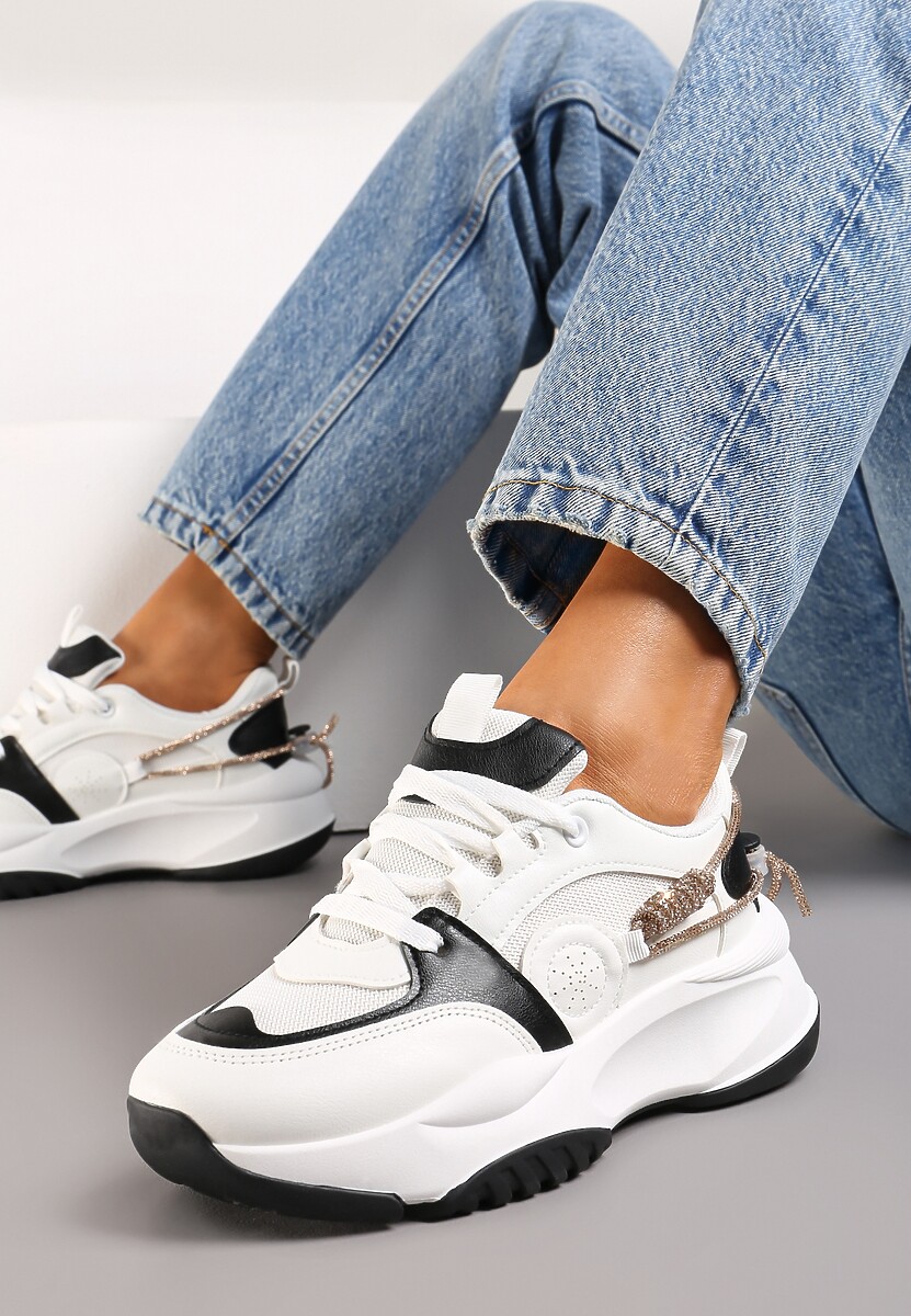 Biało-Czarne Sneakersy Ozdobione Sznureczkiem z Cyrkoniami Blekkia