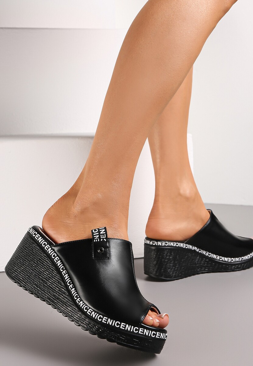 Czarne Klapki na Koturnie z Otwartym Noskiem Kenara