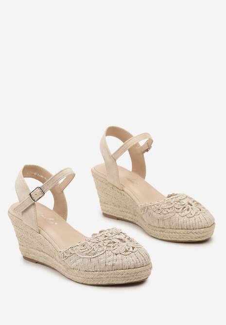 Beżowe Sandały na Koturnie z Jutową Plecionką i Ażurową Cholewką ze Sprzączką Witheria