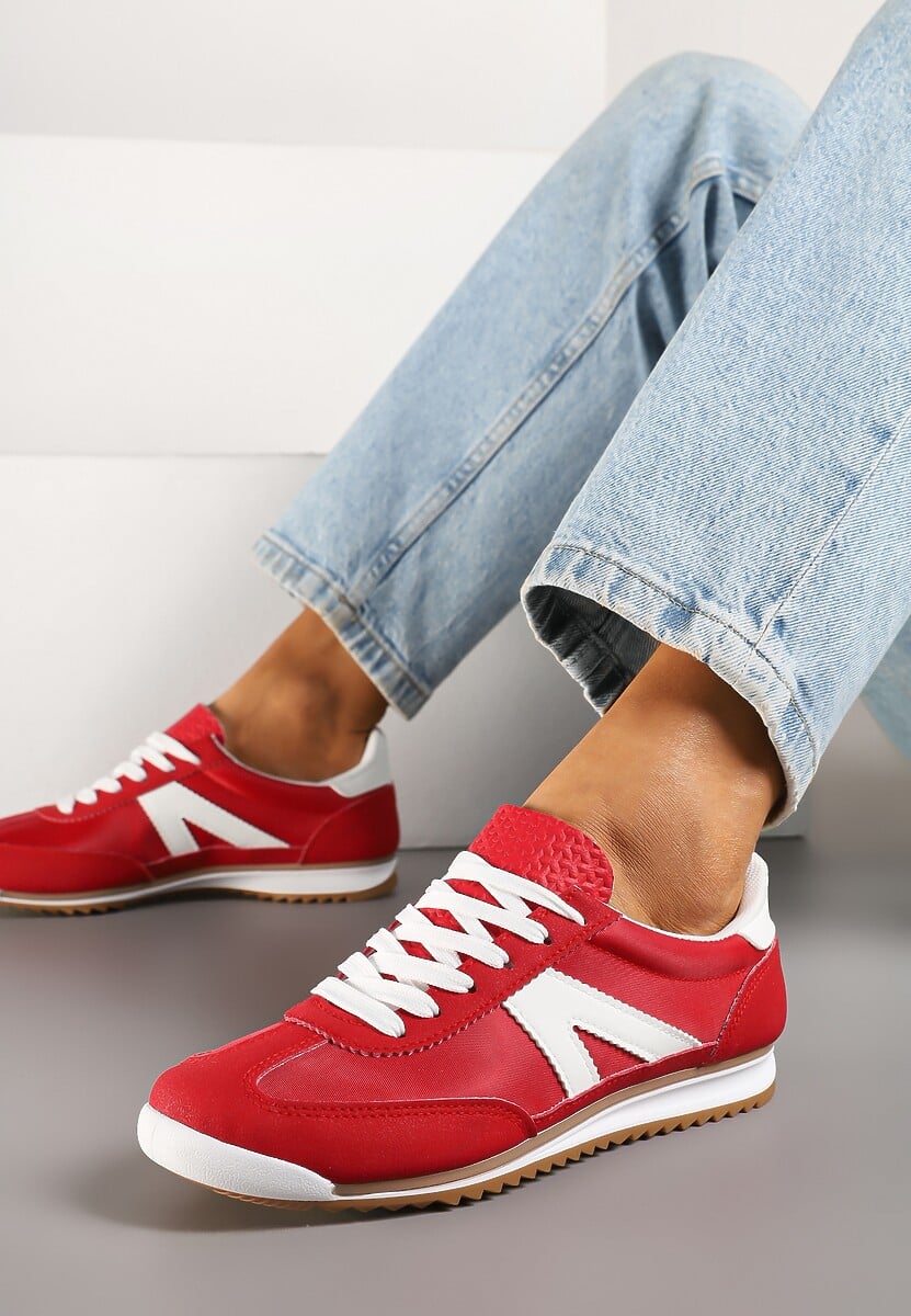 Czerwone Sneakersy Klasyczne Tenisówki Zdobione Przeszyciami Bortewi