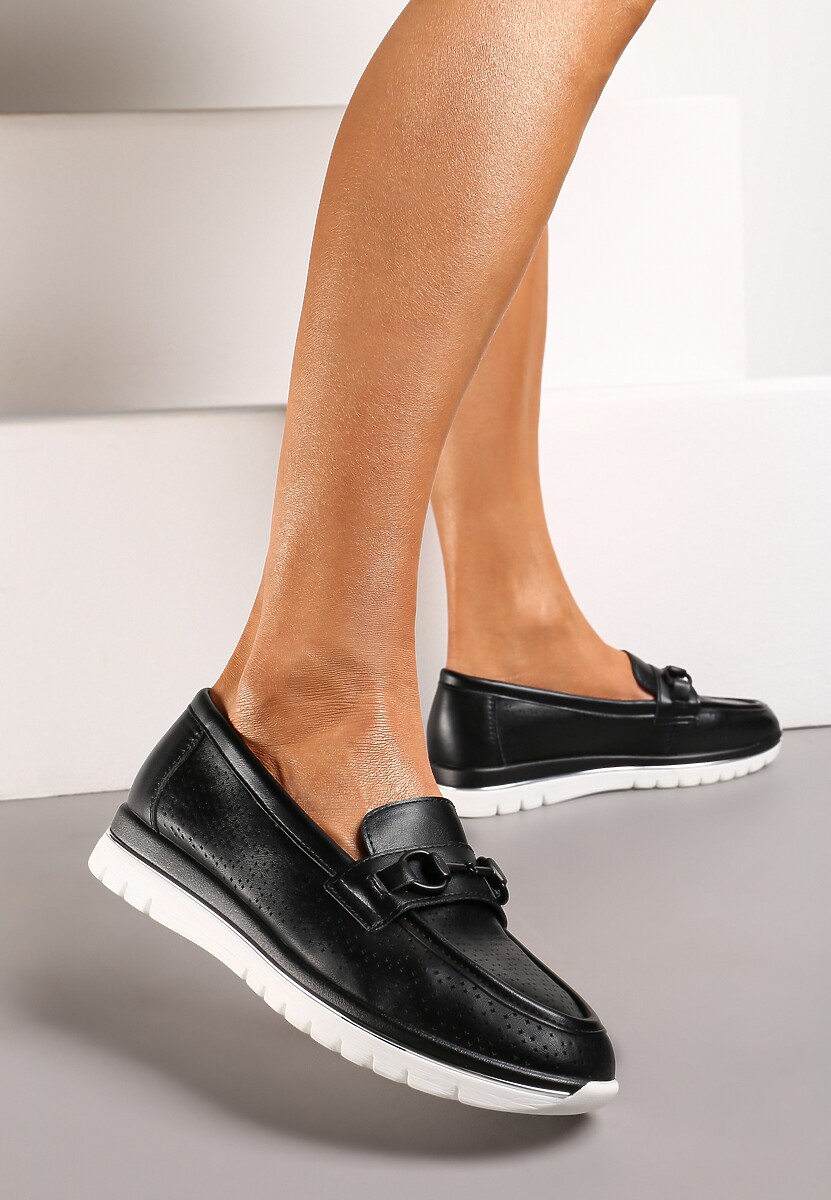 Czarne Mokasyny ze Skórzaną Wkładką Perforacją i Klamrą Gamiara