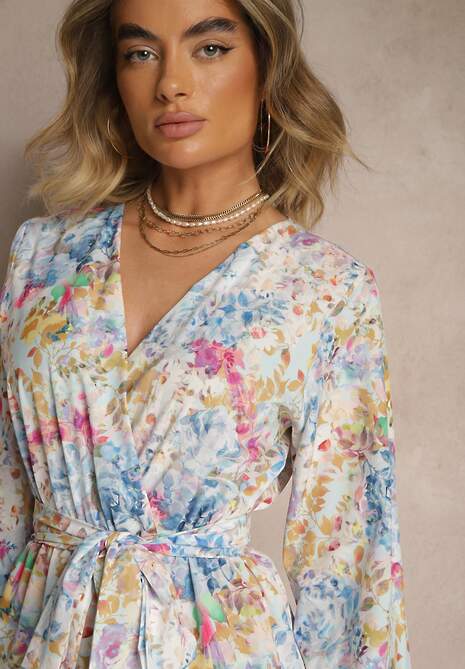 Jasnoniebieski Kopertowy Kombinezon z Wiązanym Paskiem i Rozszerzanymi Rękawami Telurea