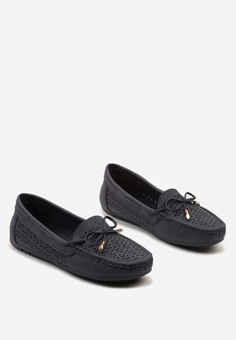 Granatowe Mokasyny z Cienką Kokardką Ozdobione Ażurową Perforacją Liovana