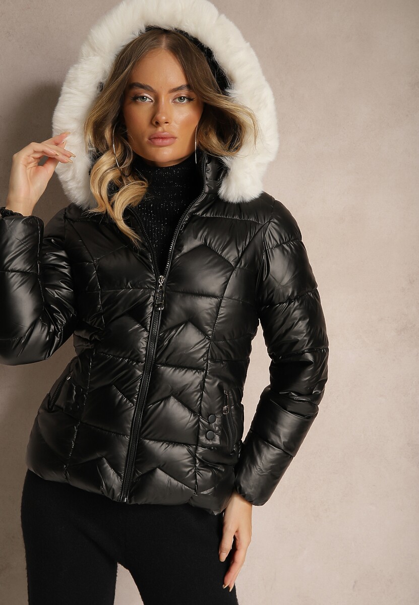 Czarna Pikowana Kurtka z Metalicznym Połyskiem i Odpinanym Kapturem z Futerkiem Ravithae