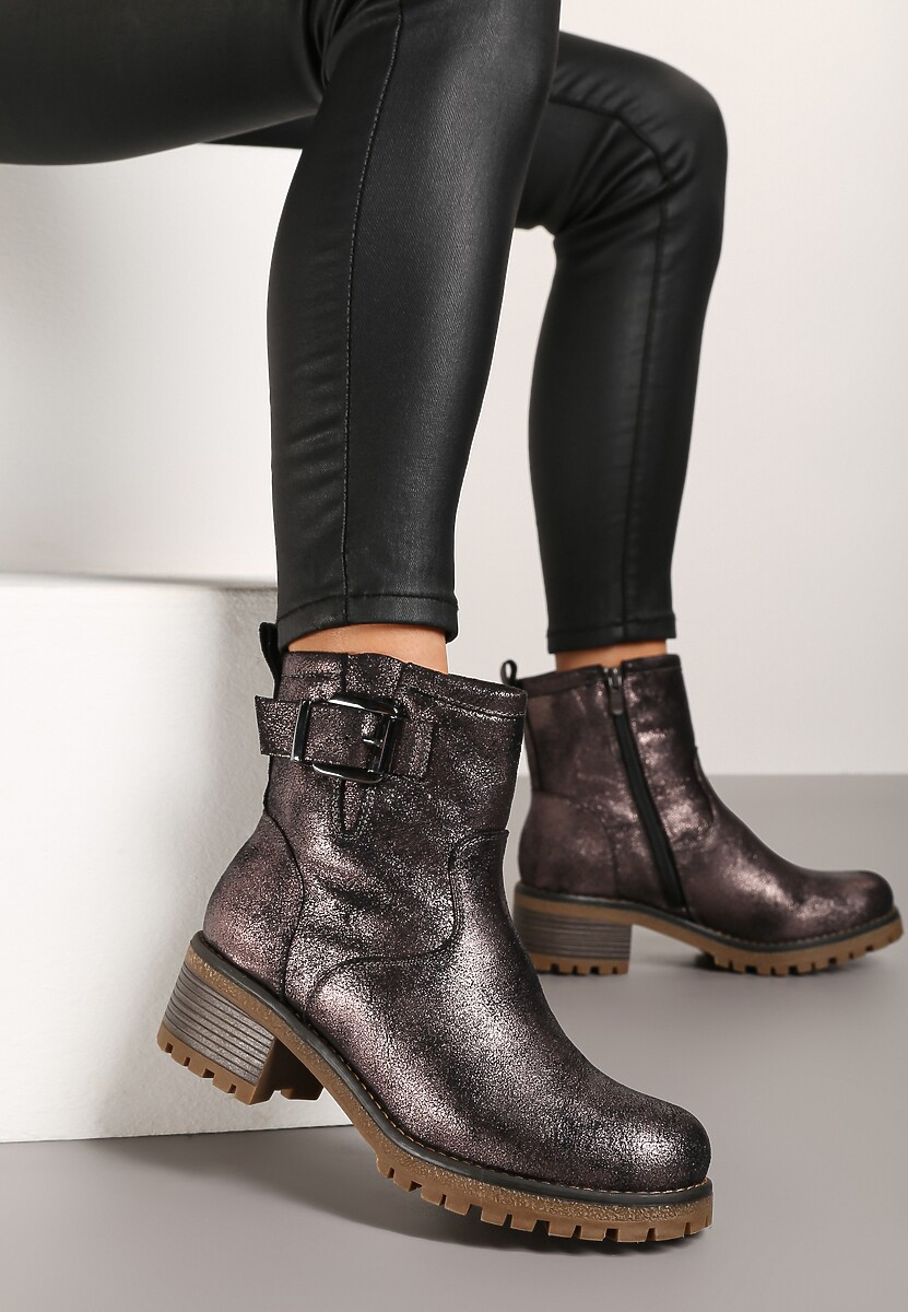 Brązowo-Złote Botki na Obcasie z Metalicznym Połyskiem i Ozdobną Klamerką Besaltia