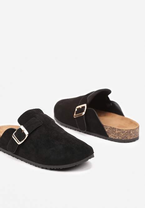 Czarne Klapki Ozdobione Klamrą na Pasku Zelevelis