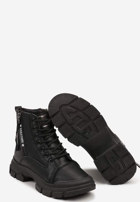 Czarne Traperki na Tłoczonej Podeszwie Ozdobione Suwakiem przy Cholewce Linicia