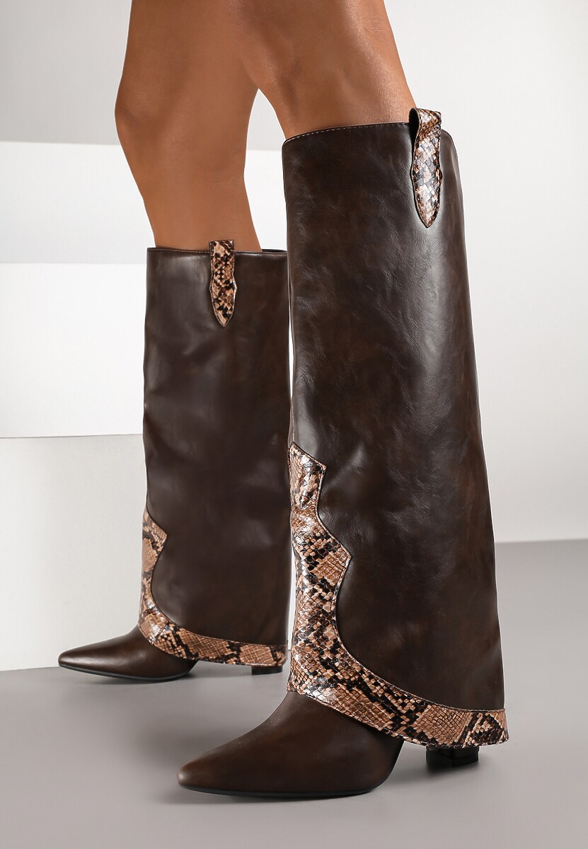 Brązowe Kozaki na Słupku z Cholewką Imitującą Nogawkę z Wężowymi Wstawkami Ferrota
