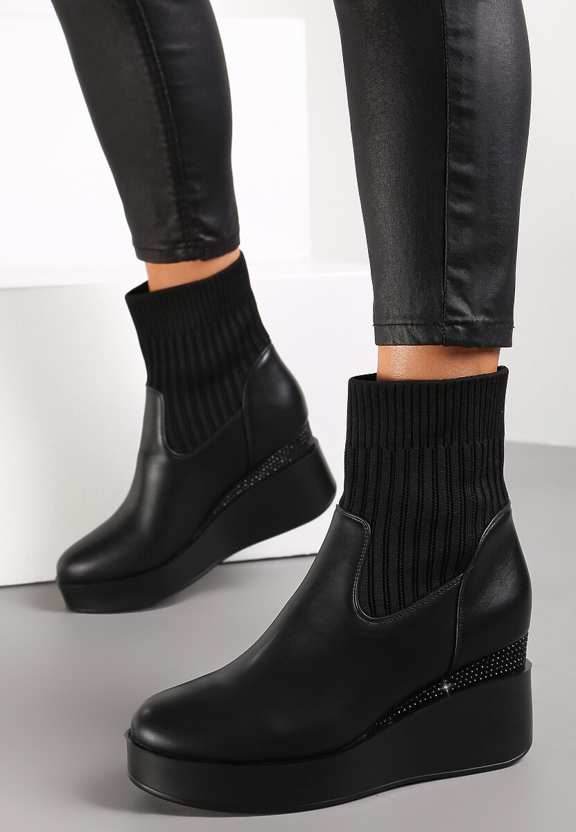 Czarne Botki z Elastyczną Cholewką na Koturnie Sesezi