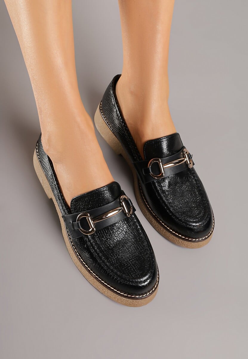 Czarne Mokasyny Ozdobione Tłoczoną Cholewką i Klamrą Tulunera