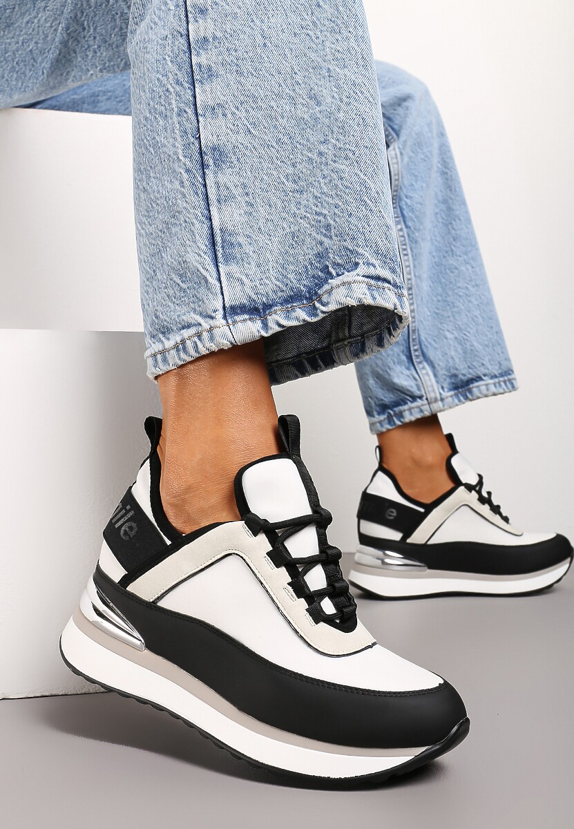 Czarno-Białe Sneakersy z Metaliczną Wstawką i Ozdobnym Napisem na Ukrytym Koturnie Alivewna