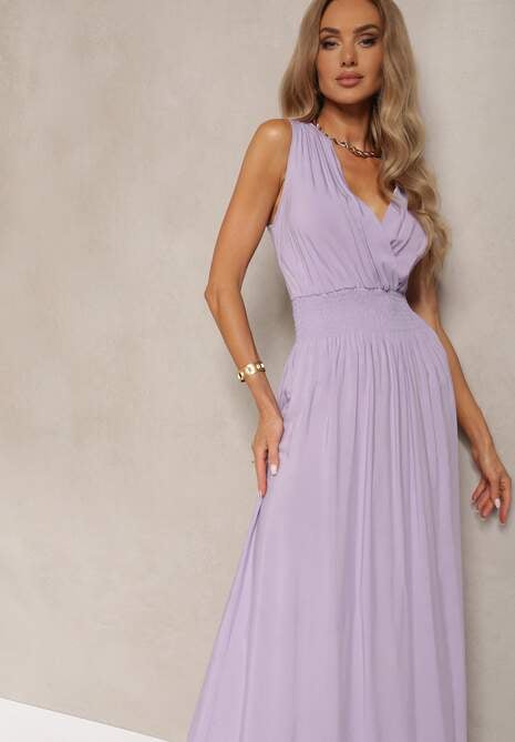 Fioletowa Taliowana Sukienka z Wiskozy Wykończona Gumkami w Talii i Kopertowym Dekoltem Kairidia