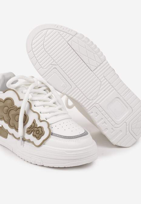 Biało-Beżowe Sneakersy na Niskiej Platformie z Ozdobnymi Kwiatkami na Boku Benavilla