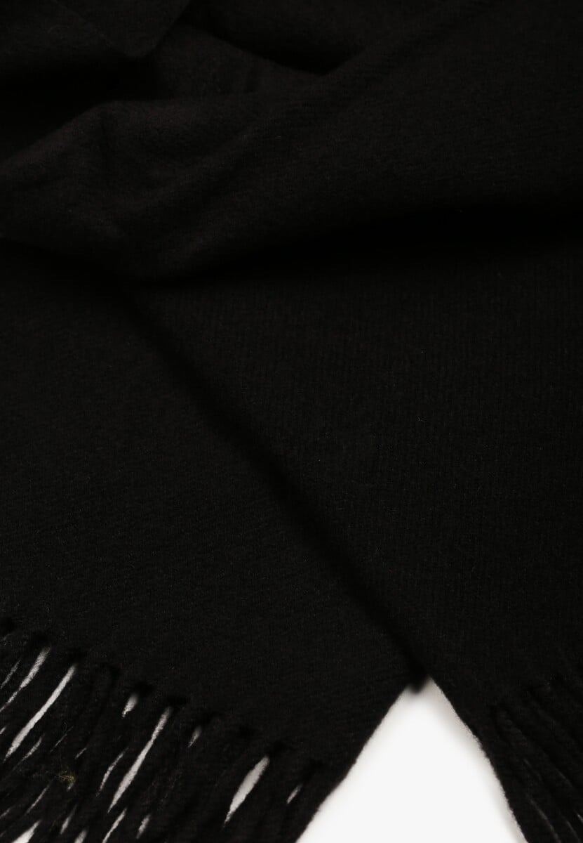 Czarny Szalik Wykończony Frędzlami z Tkaniny Valleria