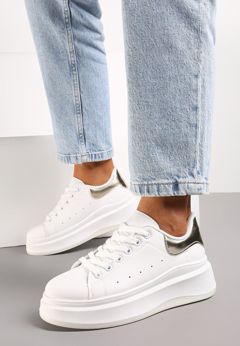 Biało-Złote Sneakersy na Grubej Podeszwie z Perforacją i Ozdobą Gumowym Misiem Aireth