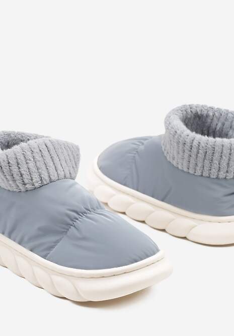 Jasnoniebieskie Kapcie Vices na Piankowej Podeszwie z Pikowaną Cholewką Velavina