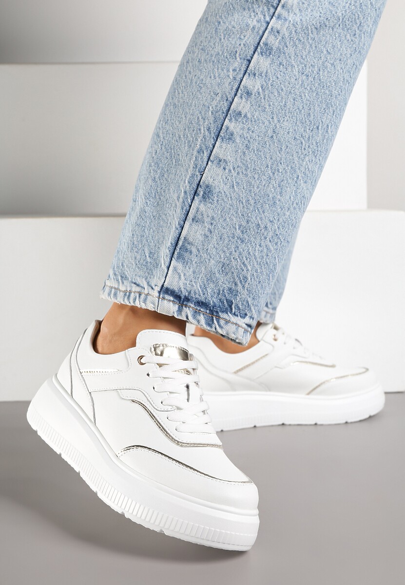 Białe Sneakersy na Platformie ze Skóry Naturalnej Ozdobione Metalicznymi Elementami Haliorea