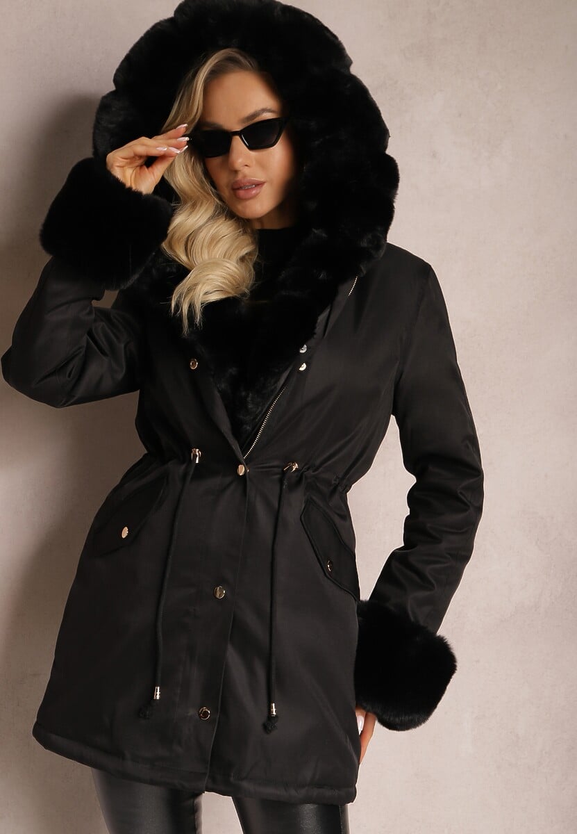 Czarna Kurtka Parka z Paskiem w Talii i Kapturem z Futerkiem Hizontia