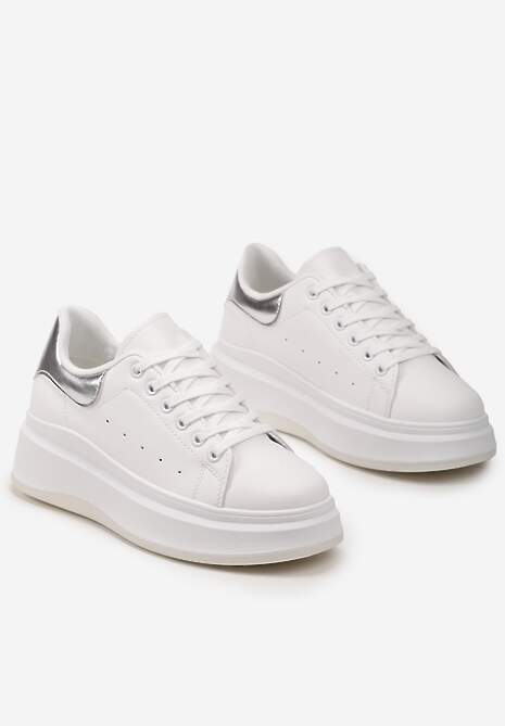 Biało-Srebrne Sneakersy na Grubej Podeszwie z Perforacją i Ozdobą Gumowym Misiem Aireth