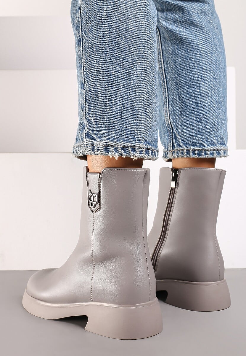 Szare Botki na Płaskiej Podeszwie z Aplikacją i Ociepleniem Evelinthra