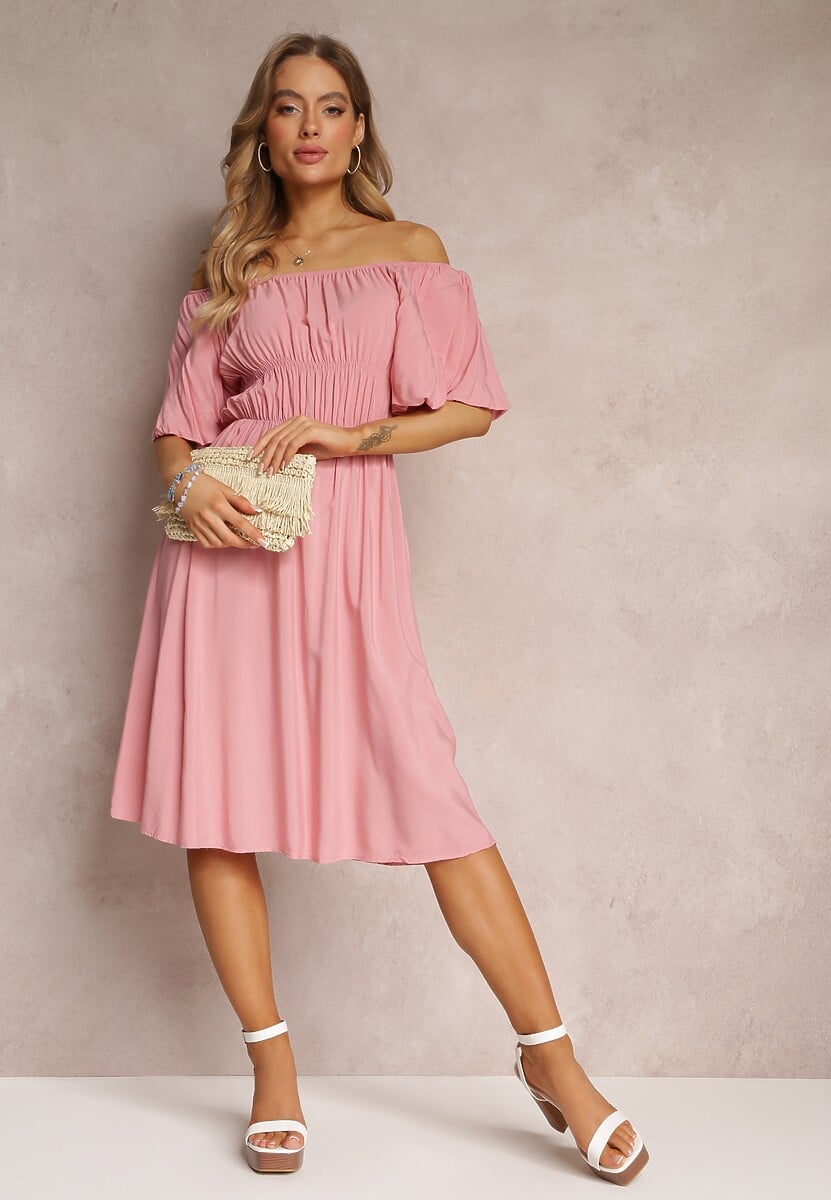 Różowa Sukienka Midi Hiszpanka z Wiskozy z Odkrytymi Ramionami i Gumką w Talii Tasete
