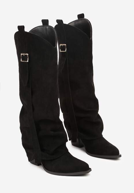 Czarne Kozaki na Stożku Typu Kowbojki Ozdobione Klamrą i Wywiniętą Cholewką Nalirella