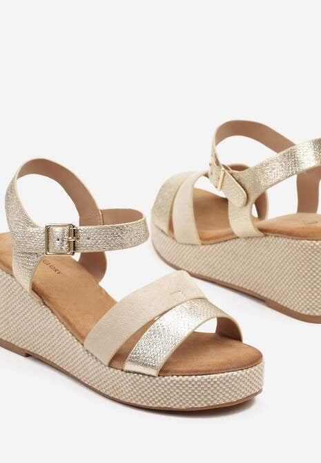 Złote Sandały z Metalicznymi Paskami Zapinane na Sprzączkę Tulvanis