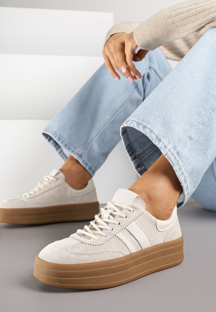Jasnobeżowe Sneakersy Zamszowe na Platformie ze Skórzaną Wkładką Ozdobione Paskiem Adivrie